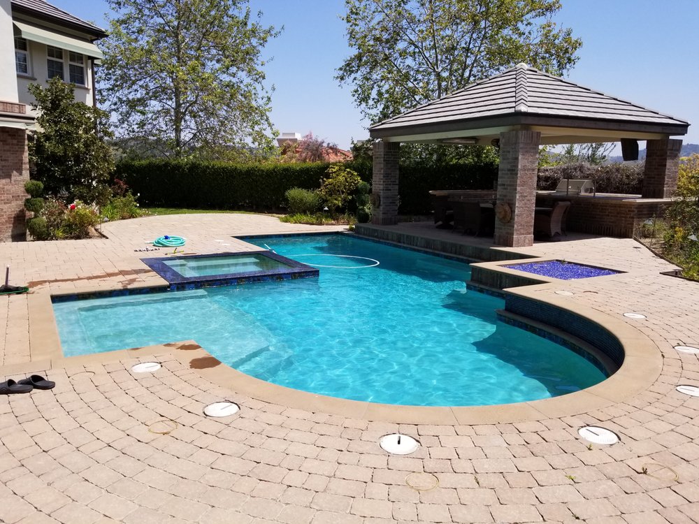 Oak Park pool cleaning services